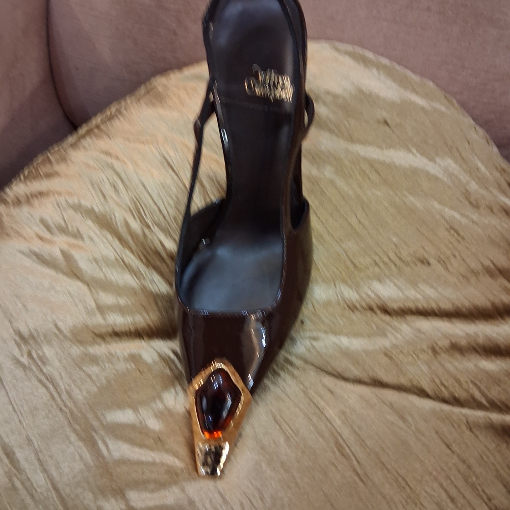 Elegant BrownJeffrey Campbell Women's Shoe with Gold Accent Stunning Brouch